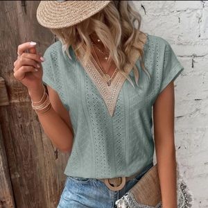 Nwot gold detailed blouse